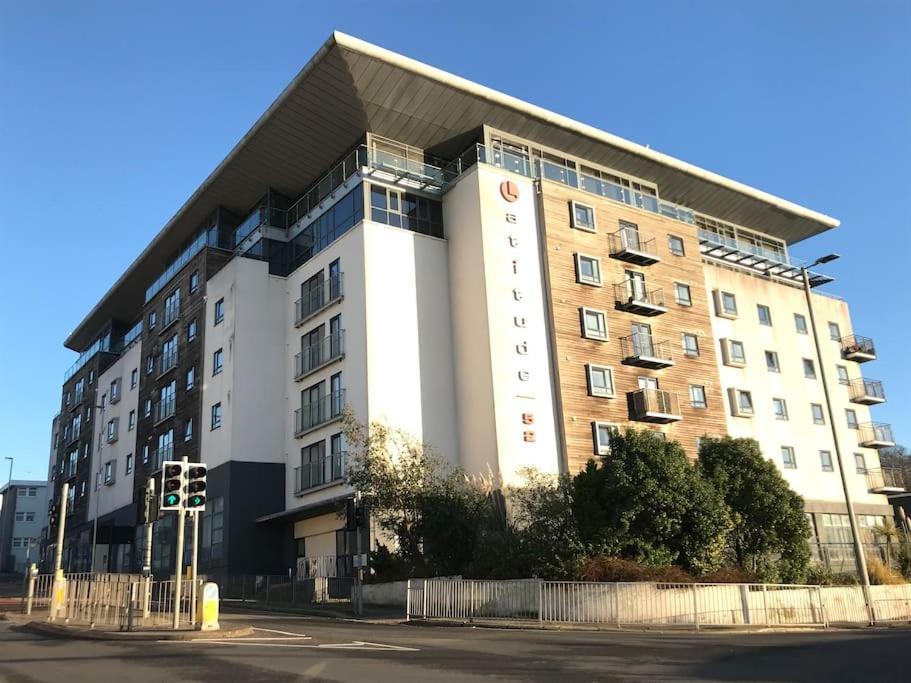 Modern Apartment In Latitude52 Dockyard & Parking Plymouth Zewnętrze zdjęcie